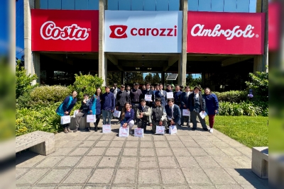 Estudiantes del PIE de enseñanza media visitan Empresa Carozzi