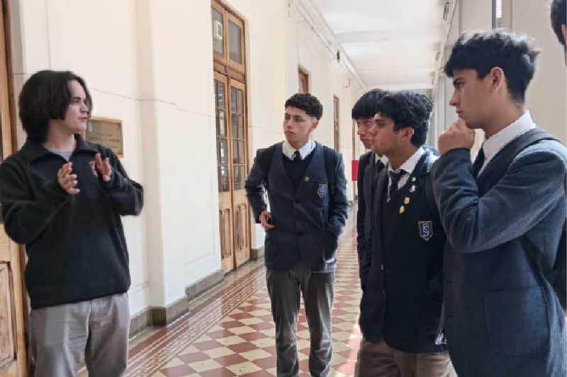 Estudiantes de 4° Medio de Colegio Salesiano Valparaíso Visitan Facultad de Derecho PUCV