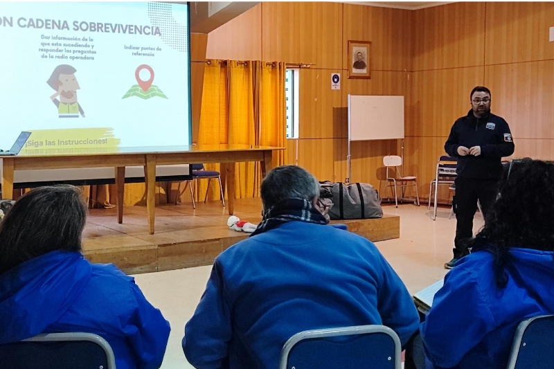 Equipo de Inspectores Refuerza Conocimientos de Primeros Auxilios y RCP con Charla de Bomberos de Chile