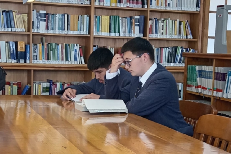 Estudiantes de 4° Medio de Salesianos Valparaíso vivieron experiencia universitaria en la Escuela de Derecho de la PUCV