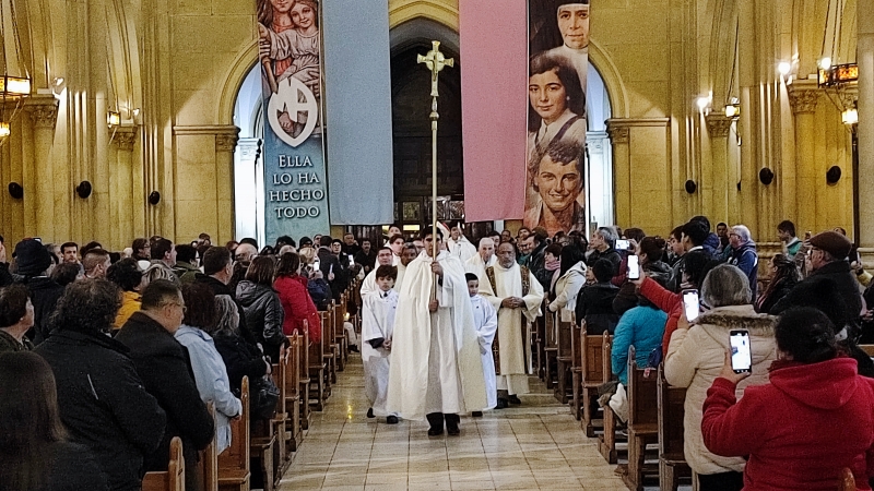 Procesión en Honor a María Auxiliadora: Una Celebración de Fe y Comunidad