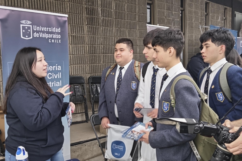 Estudiantes de 4° Medio visitan la ExpoUV 2024 en la Universidad de Valparaíso