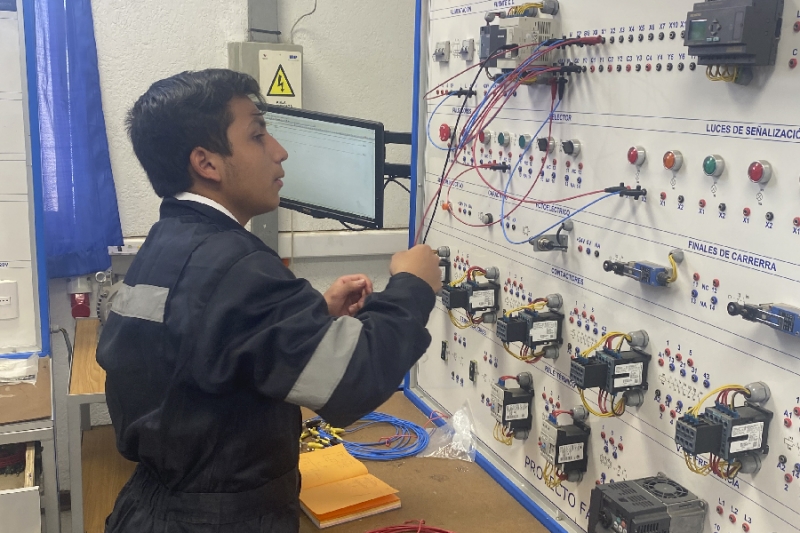 Especialidad de Electricidad de Salesianos Valparaíso obtiene acreditación oficial de la SEC