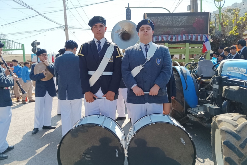 "Fiestas Patrias en Comunidad: Salesianos Unen Fuerzas en Desfile Tradicional de Catemu"