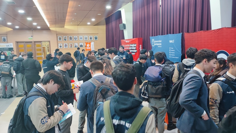 Colegio Salesiano Valparaíso realiza exitosa Feria Vocacional